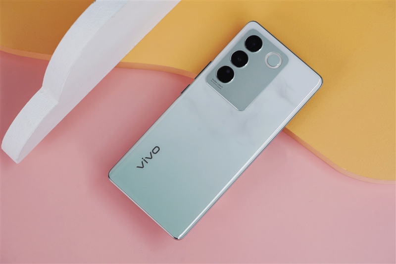 轻薄到不敢相信！vivo S16 Pro评测：仿佛玉在手中掌握