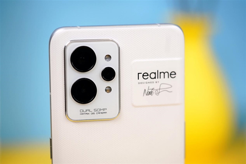 realme 首款顶级旗舰 真我GT2 Pro评测：直屏旗舰放心买