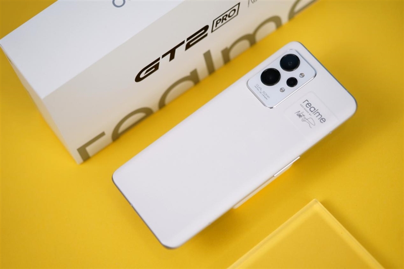 realme 首款顶级旗舰 真我GT2 Pro评测：直屏旗舰放心买