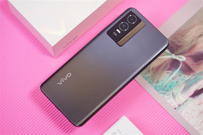 很有料的千元机！vivo Y76s评测：轻薄高颜值 还有惊人续航