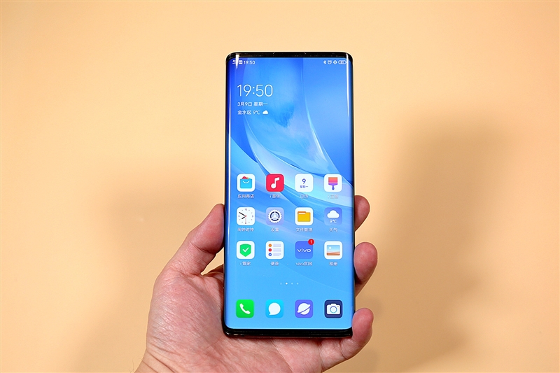 换芯升级 vivo NEX 3S 5G首发评测：99.6%超高屏占比征战2020