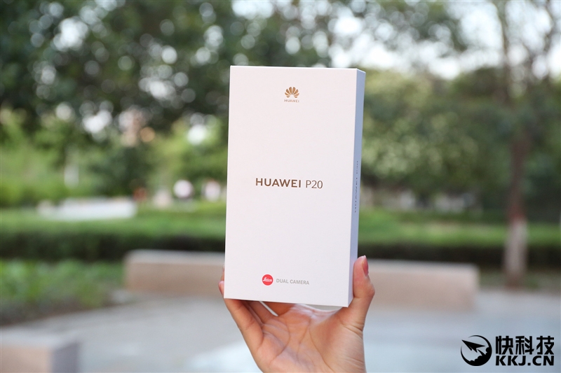 徕卡双摄封神之作！HUAWEI P20评测：渐变结构色不可自拔