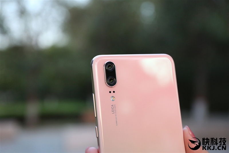 徕卡双摄封神之作！HUAWEI P20评测：渐变结构色不可自拔