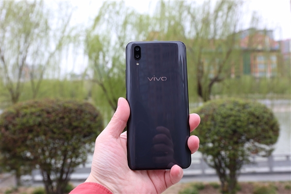 vivo X21屏幕指纹版评测：多的不单是刘海 少的不仅是指纹