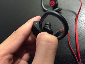 powerbeats3怎么连接iphone