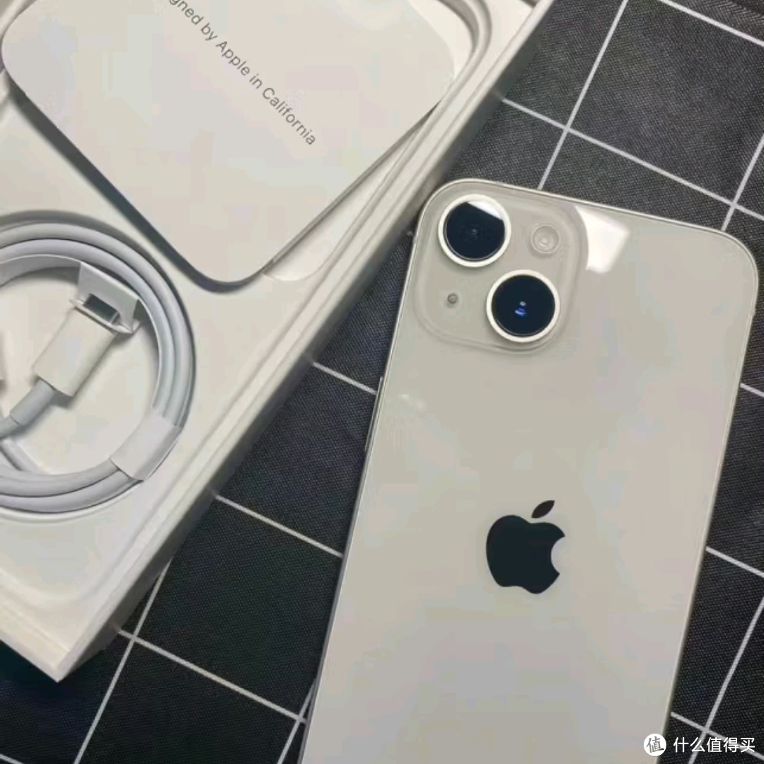 iPhone 13蓝色版惊艳上市！颜值与性能并存