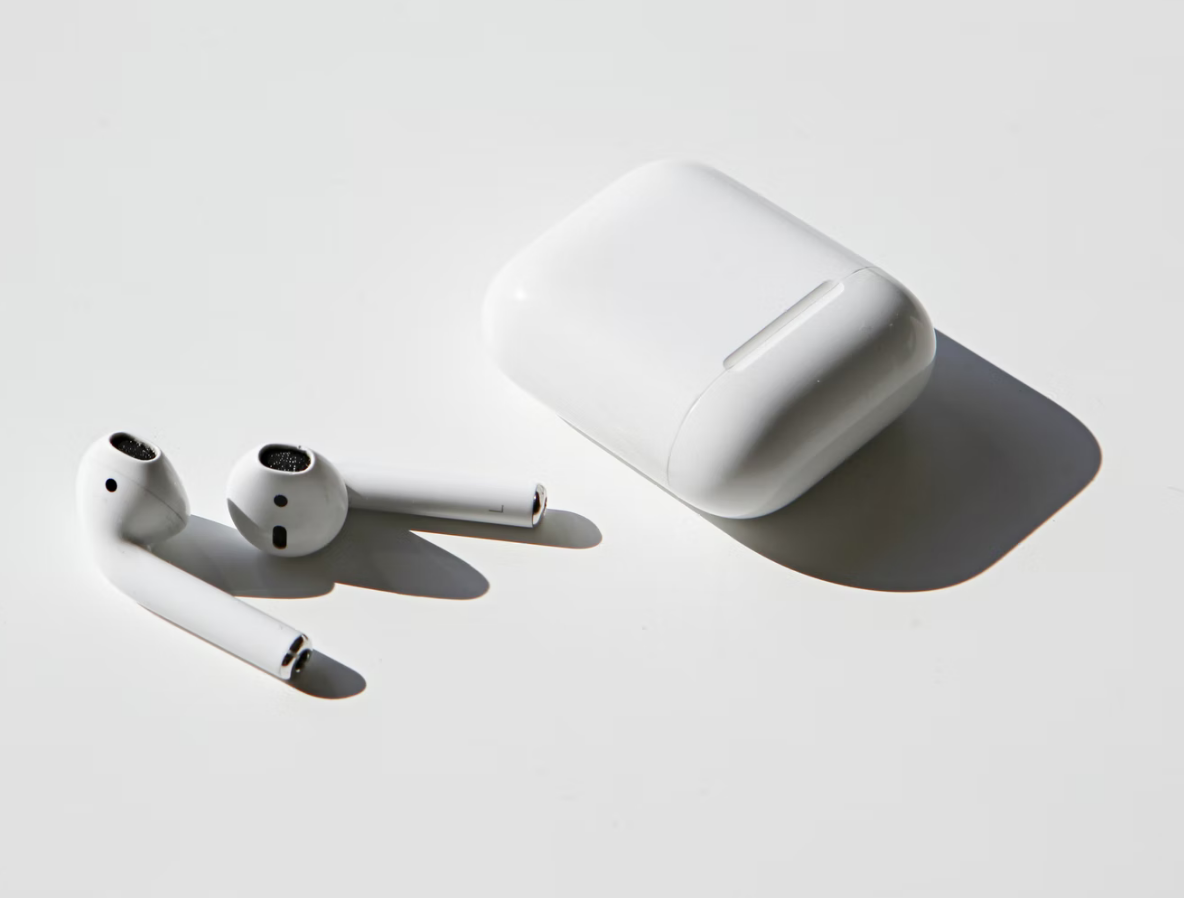 忘记带走 AirPods？开启这项功能让 iPhone 提醒你