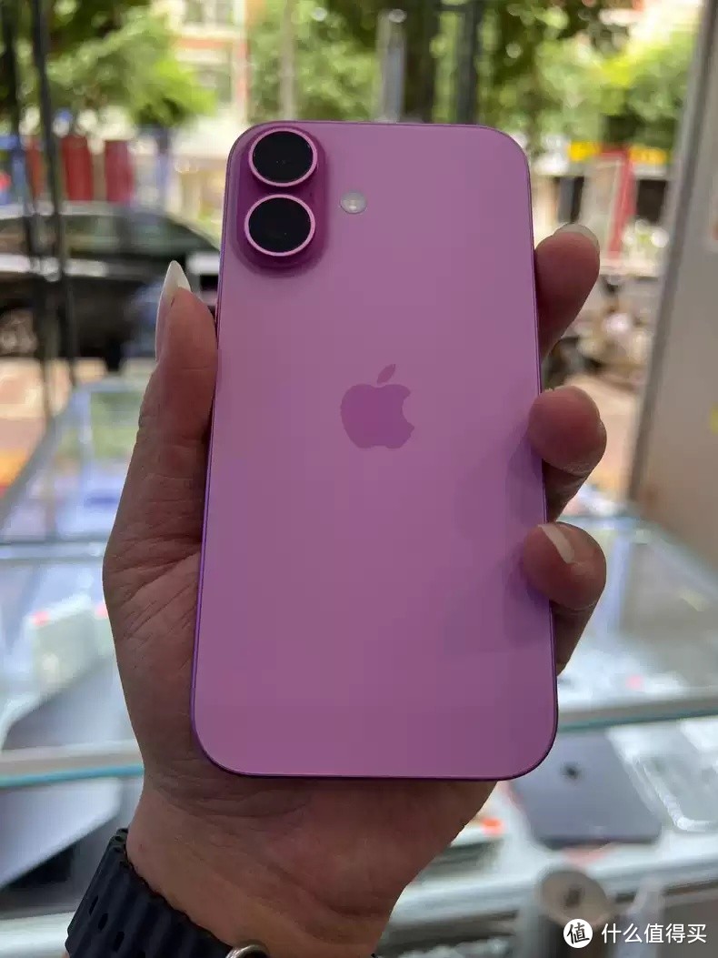 苹果新宠iPhone 16，果粉必备神器？